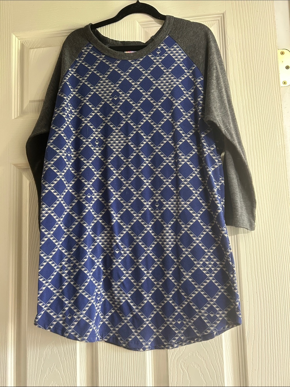 LuLaRoe Blue Geometric Raglan Top with Charcoal Sleeves